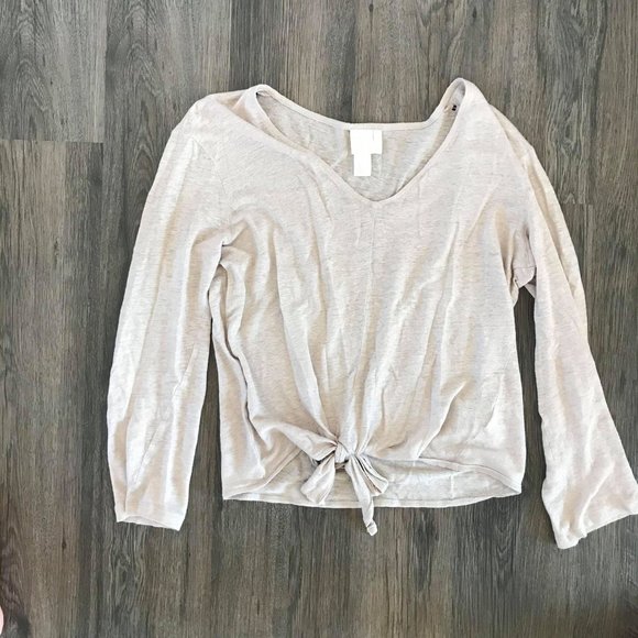 Long sleeve V-neck - front knot - ** 3/$20 ** - Picture 3 of 3